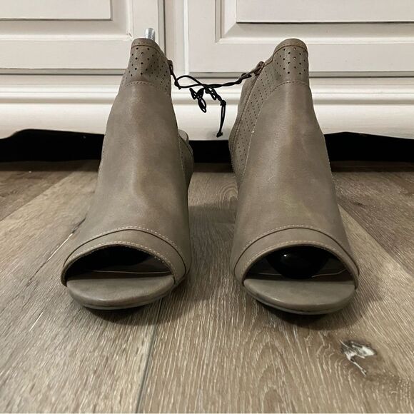 A.N.A. Tasha Zip Peep Toe Heeled Ankle Boots Size 11 - Picture 3 of 9